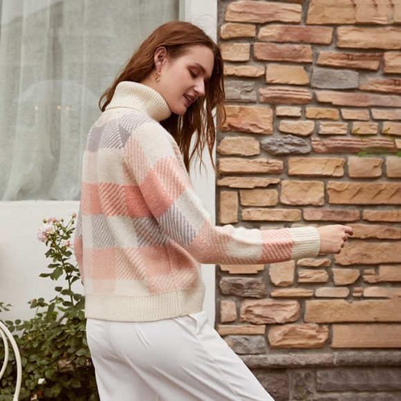 🎥 Colorblock Turtleneck Pullover Sweater - Picture 7 of 13